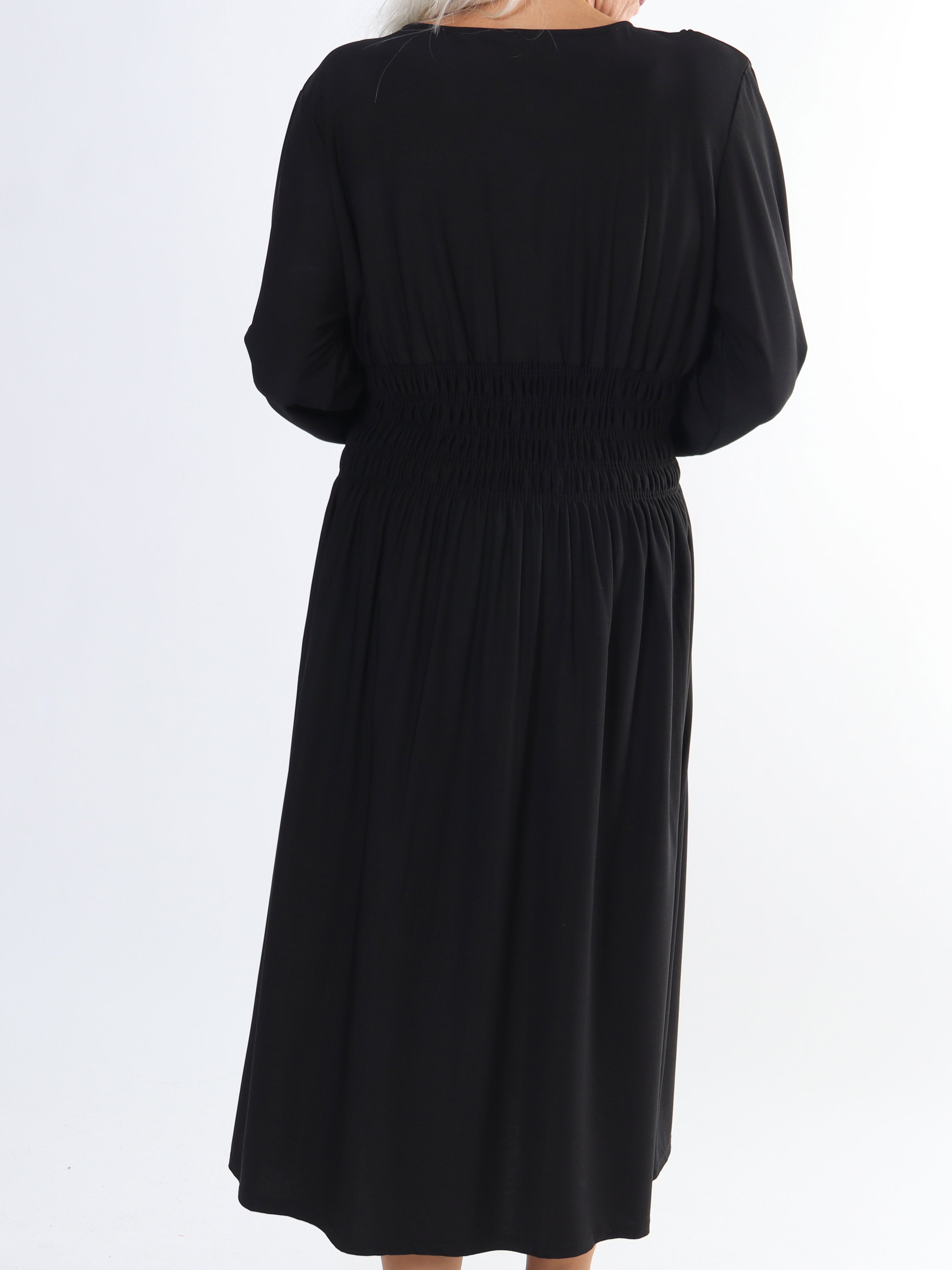 Pams Plain Midi L/S - Elastisk kjole i plus size med smock